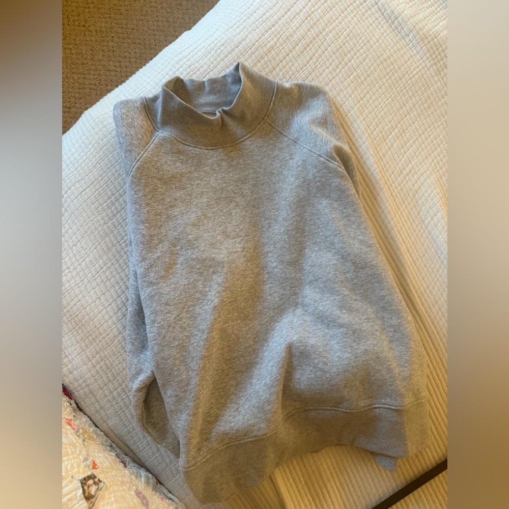 American Eagle women’s mockneck sweatshirt